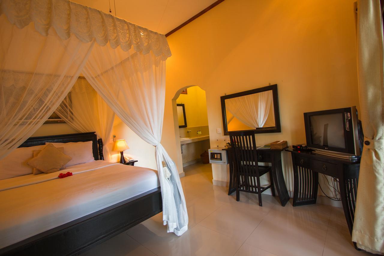 Arya Amed Beach Resort And Dive Center Екстер'єр фото